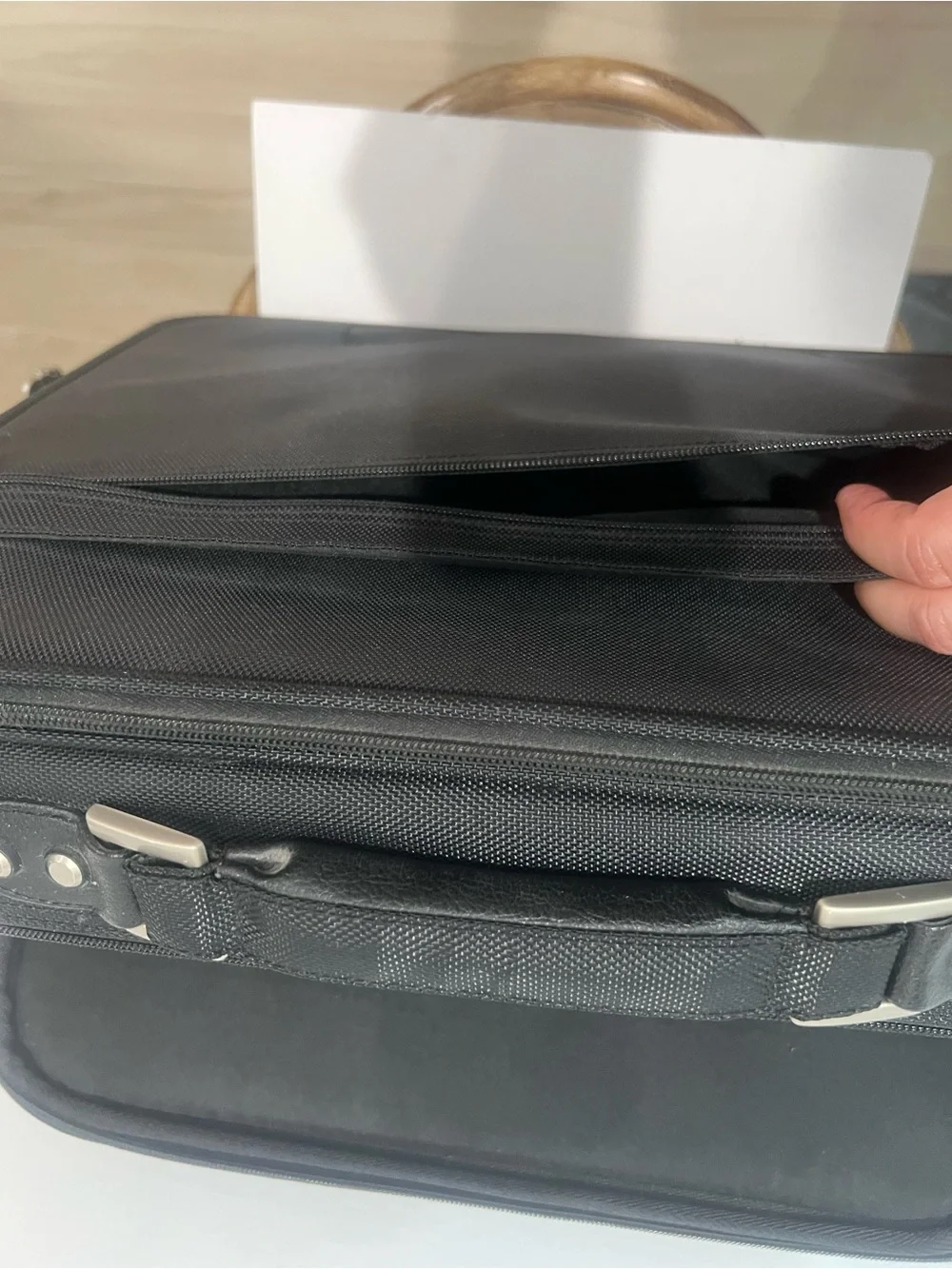 Dell N9158 Nylon Black Laptop Notebook Case Carrying Bag / Briefcase